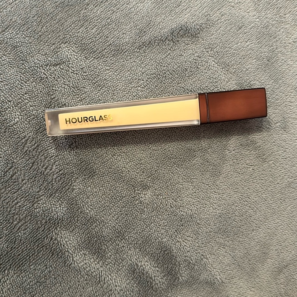 Hourglass vanish airbrush concealer